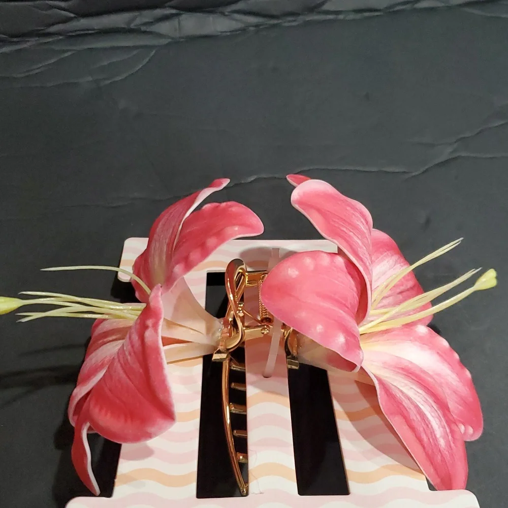Oversized pink hibiscus flower gold tone hair jaw clip brand‎ new